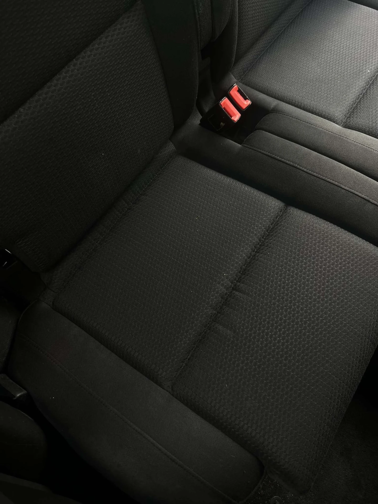 Banquette arrière de voiture après soin — tissu comme neuf