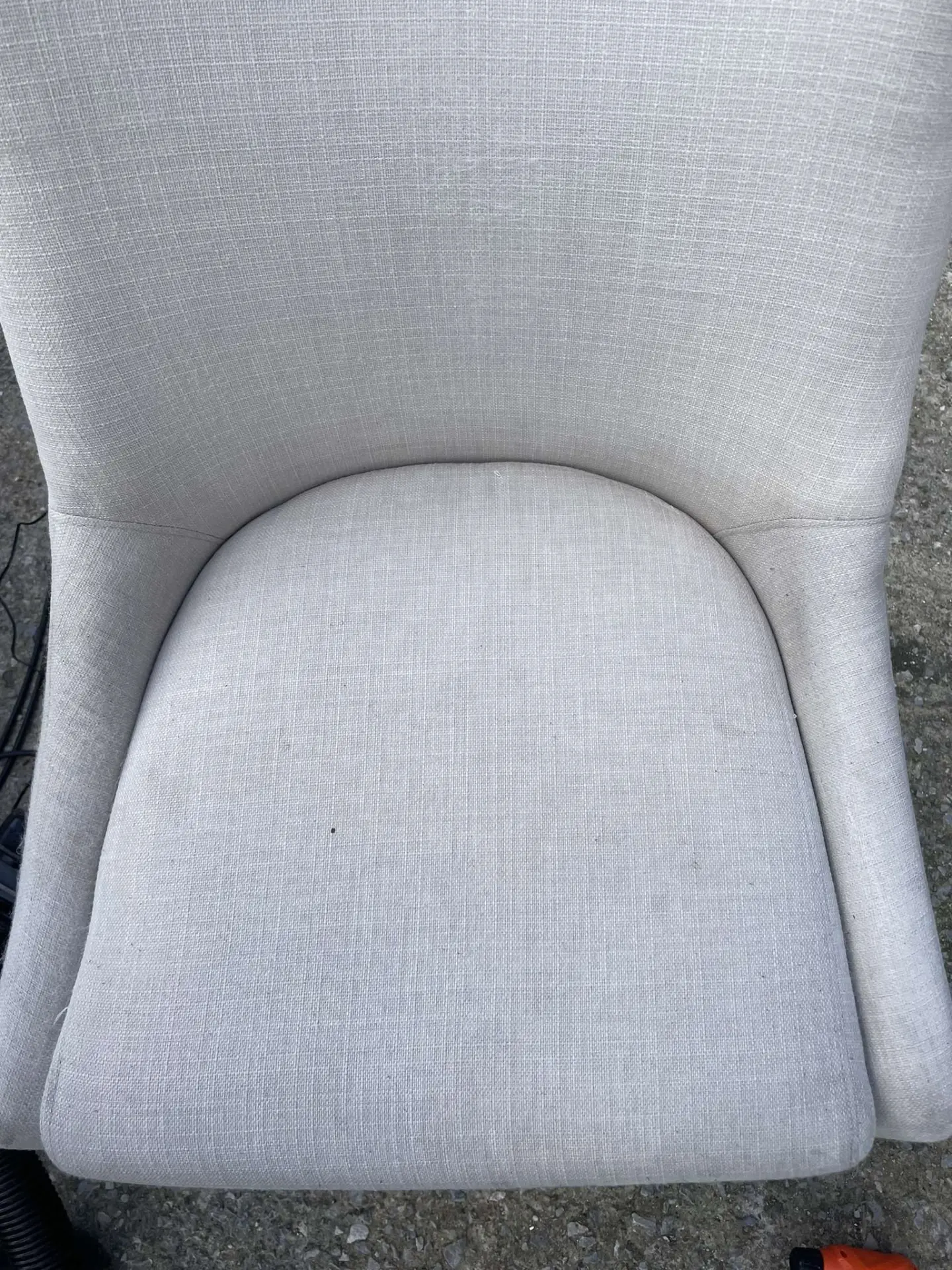 Chaise en tissu après soin — assise éclatante